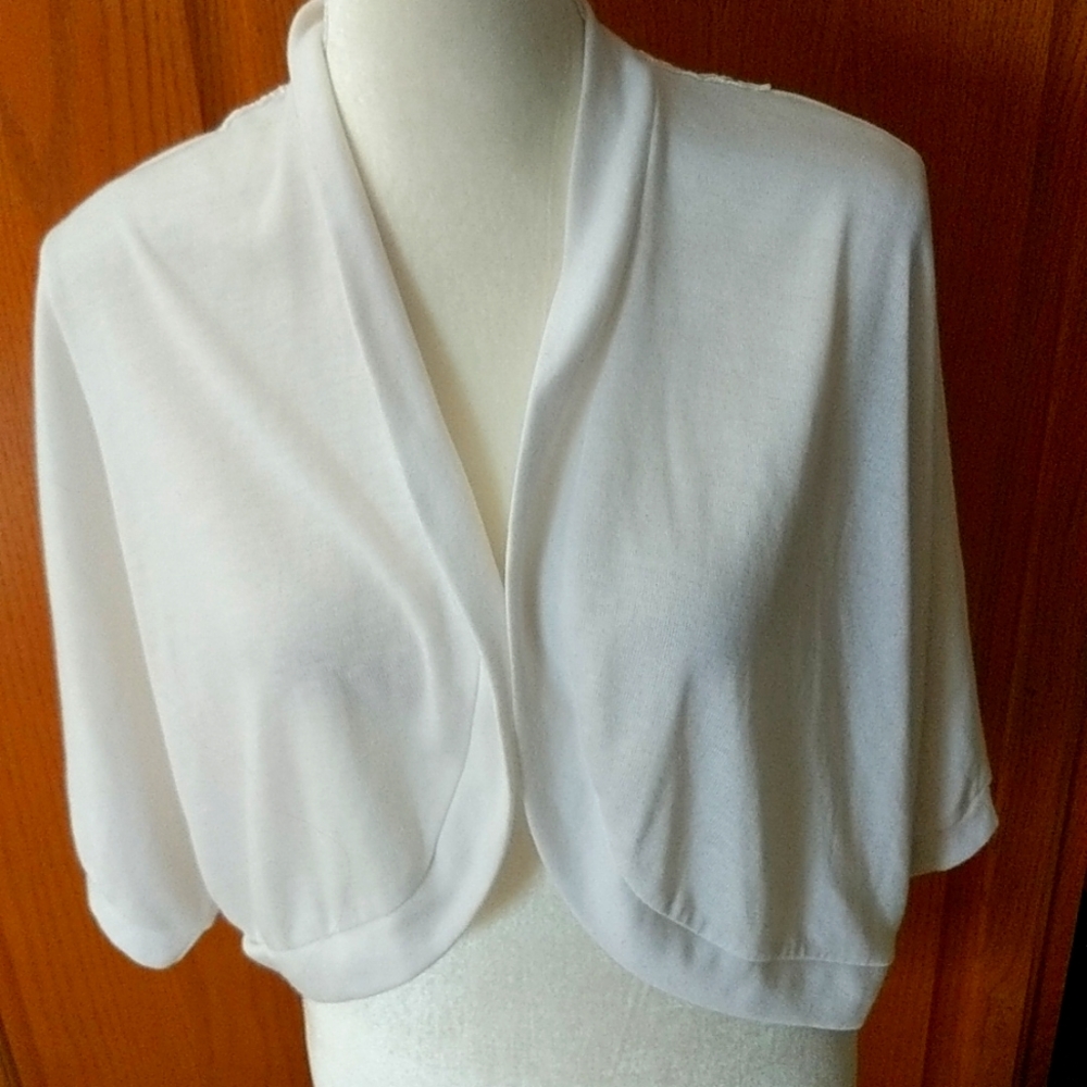 Maurices Shrug Open Front Sz 4 Crochet back